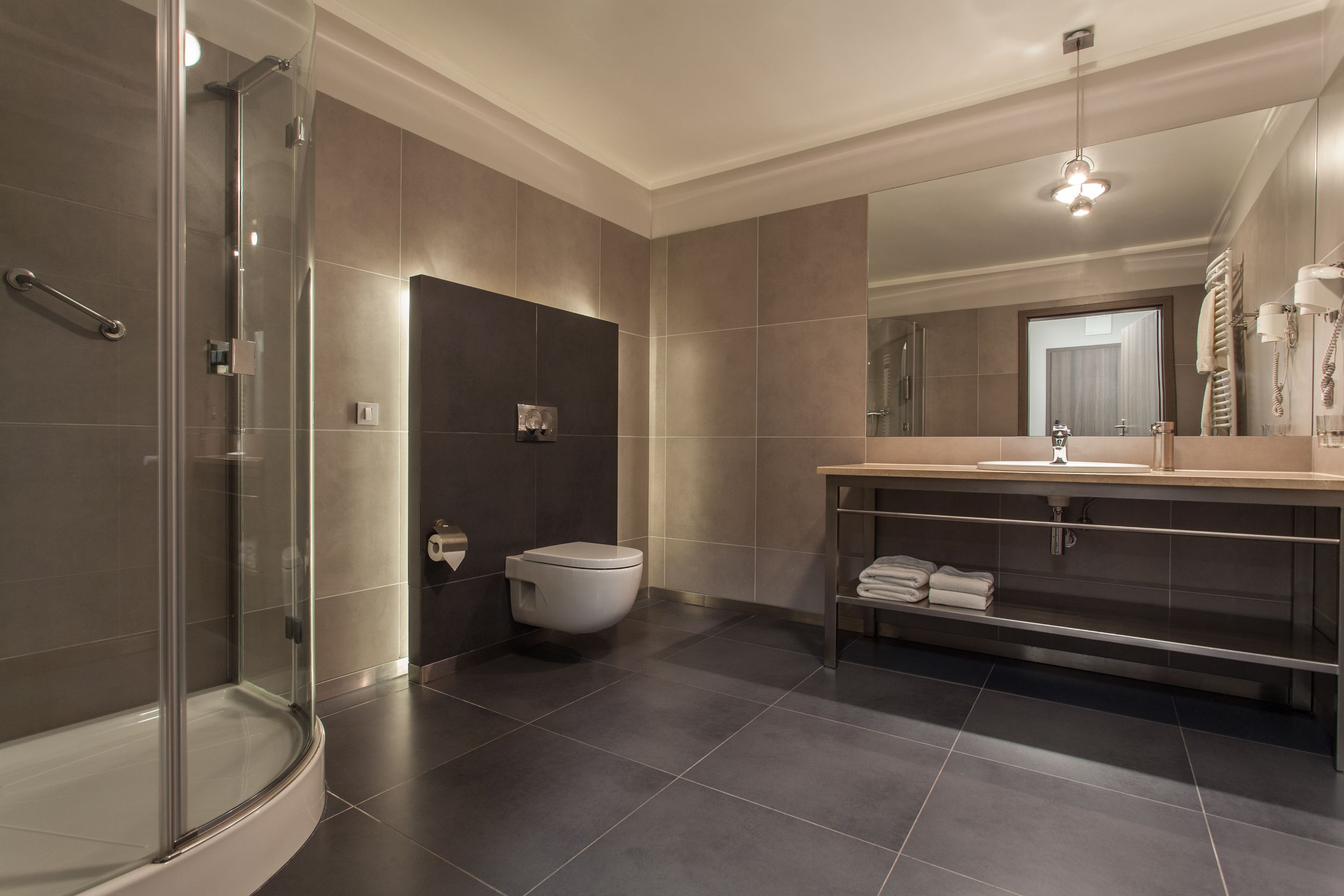 18505266 - woodland hotel - modern bathroom with a shower